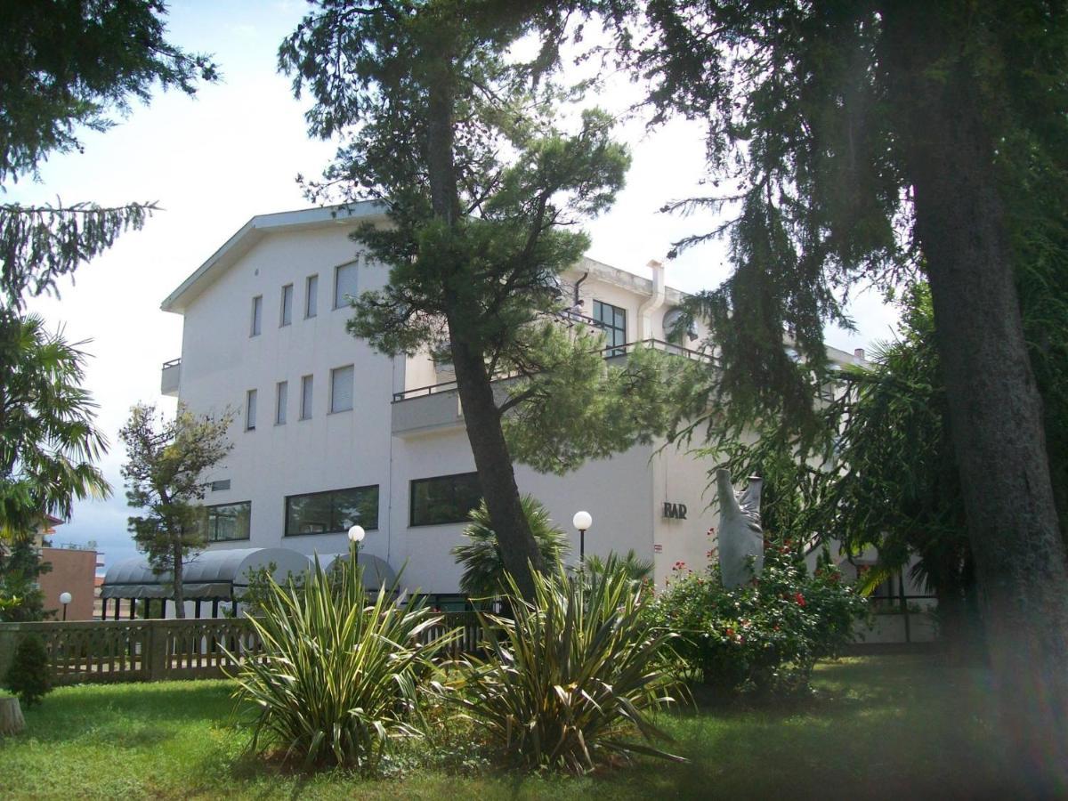 Hotel Du Parc Atri Exterior foto