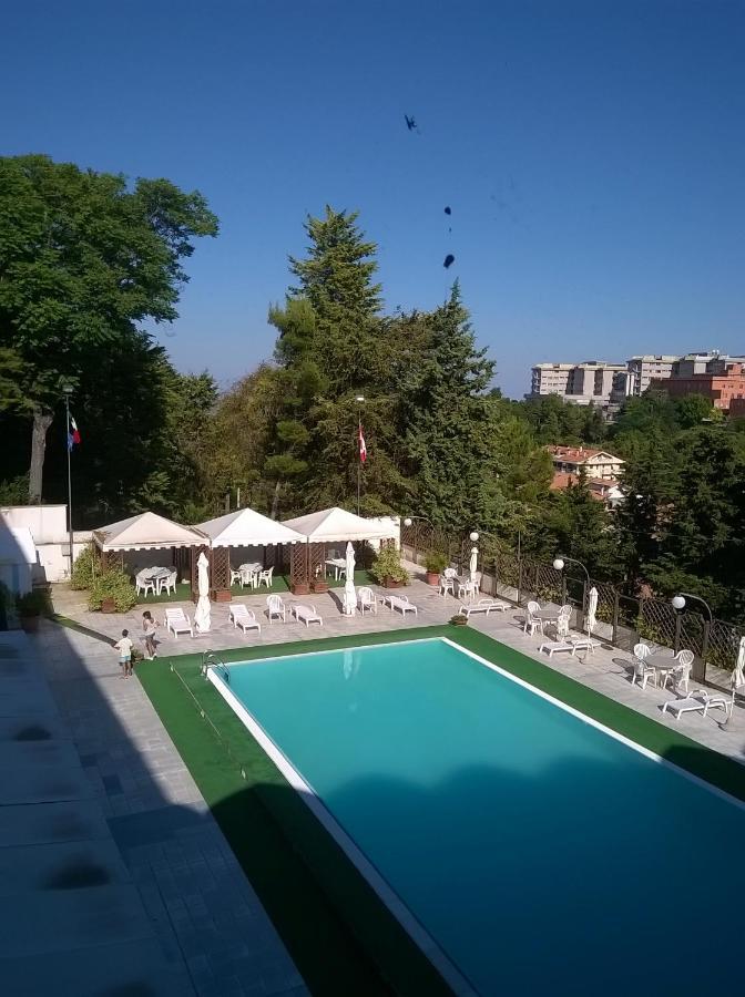 Hotel Du Parc Atri Exterior foto